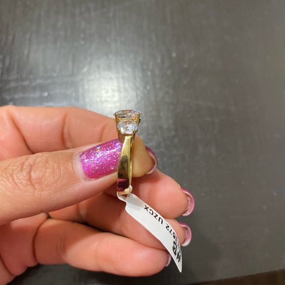 stainless steel ring w 3 AAA cubic zirconia Stones - Picture 5 of 8